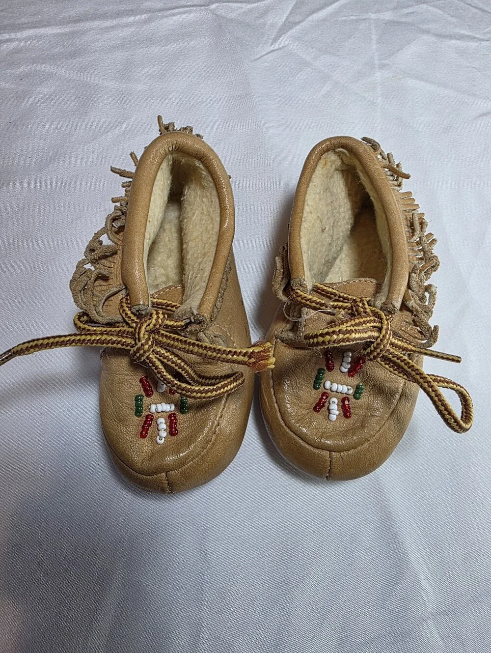 Vintage Baby Tan Leather Minnetonka Moccasin Shoes w Bead Detail Size 3 EUC